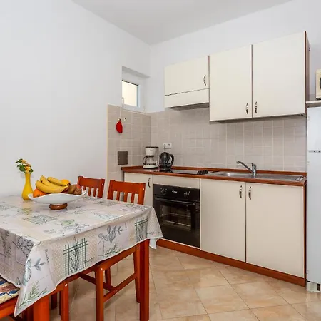Apartment Gorgeous In Rab With Kitchen